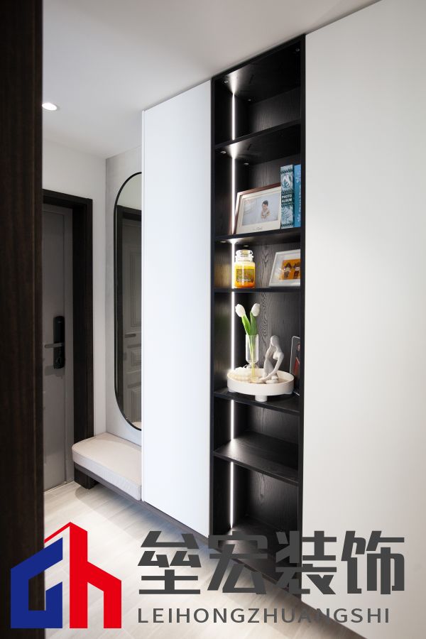 142㎡現(xiàn)代簡(jiǎn)約丨 黑白格調(diào)下的溫柔空間！