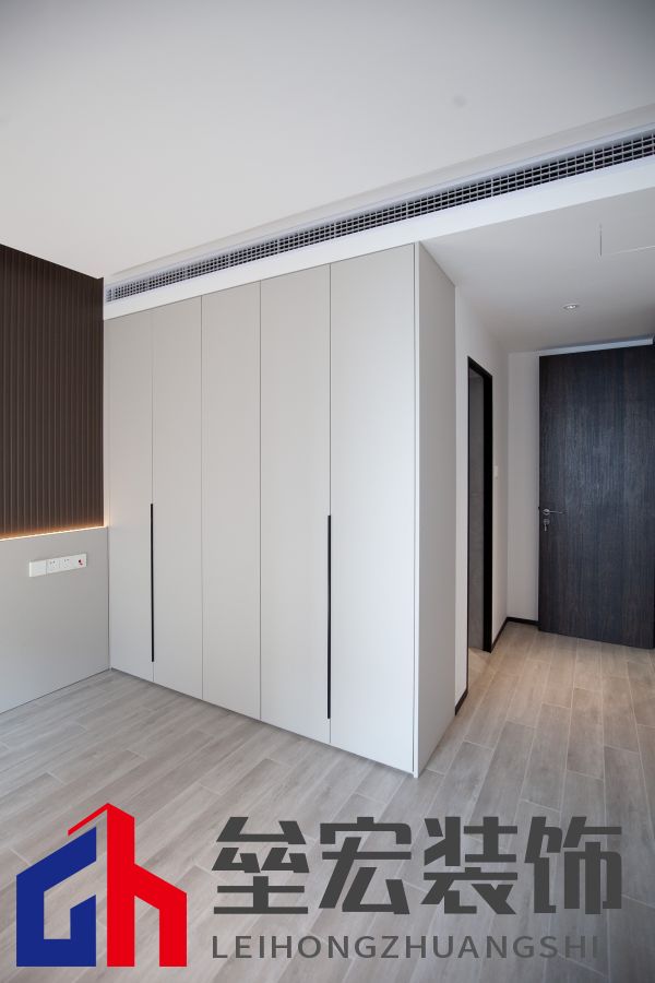 142㎡現(xiàn)代簡(jiǎn)約丨 黑白格調(diào)下的溫柔空間！