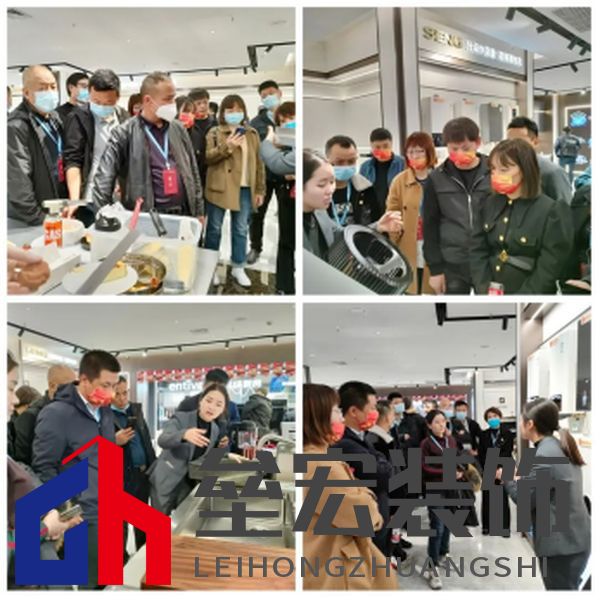 參觀人員認真聆聽講解