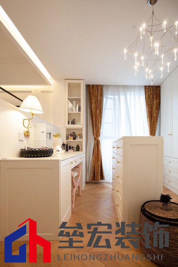 不愧是設(shè)計(jì)師的家丨暖白色設(shè)計(jì)，從客廳美到臥室