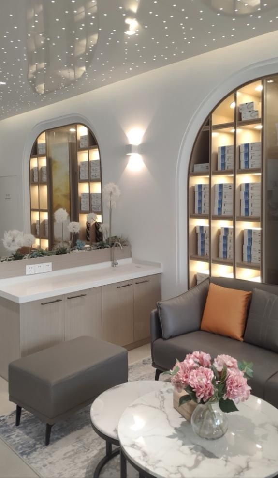 房間里有窗戶(hù) 低可信度描述已自動(dòng)生成