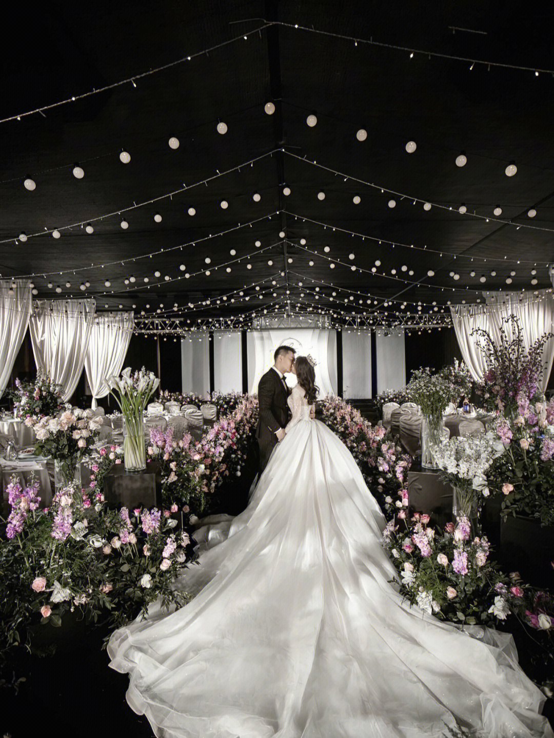 婚慶布置會(huì)場的圖片_婚慶布置現(xiàn)場_廈門婚慶布置