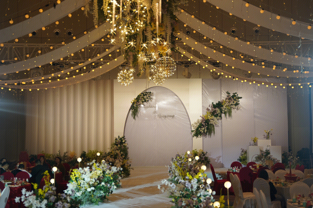 廈門婚慶布置_婚慶布置現(xiàn)場_婚慶布置會(huì)場的圖片