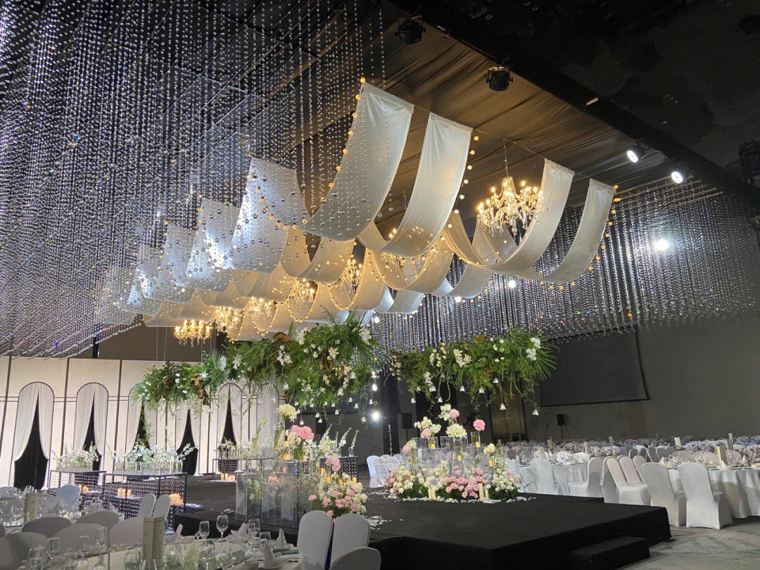 婚慶布置現(xiàn)場_婚慶布置會(huì)場的圖片_廈門婚慶布置