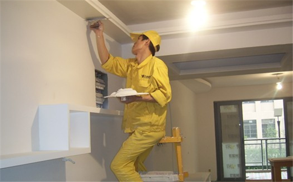 被工人輪著干了一天_裝修怎么找工人_廈門(mén)裝修工人一天多少錢(qián)