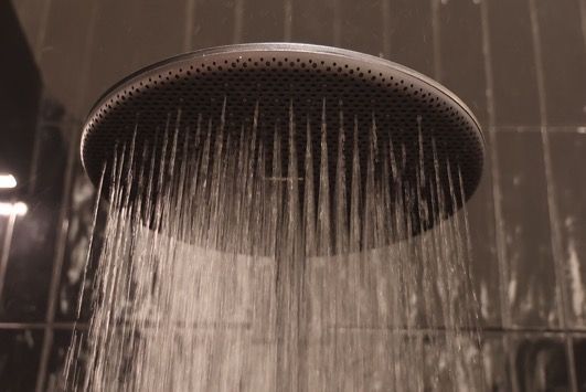 圖片包含 室內(nèi), 照片, 桌子, 火車描述已自動生成